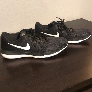 Size 7 Nike Tennis Shoes